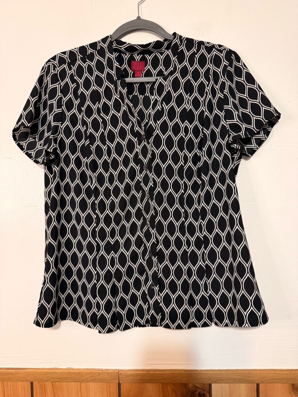 212 Collection Black and White Geometric Short Sleeve Blouse